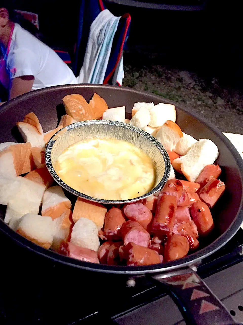 キャンプ御飯🏕チーズフォンデュ🧀|いちあらママさん