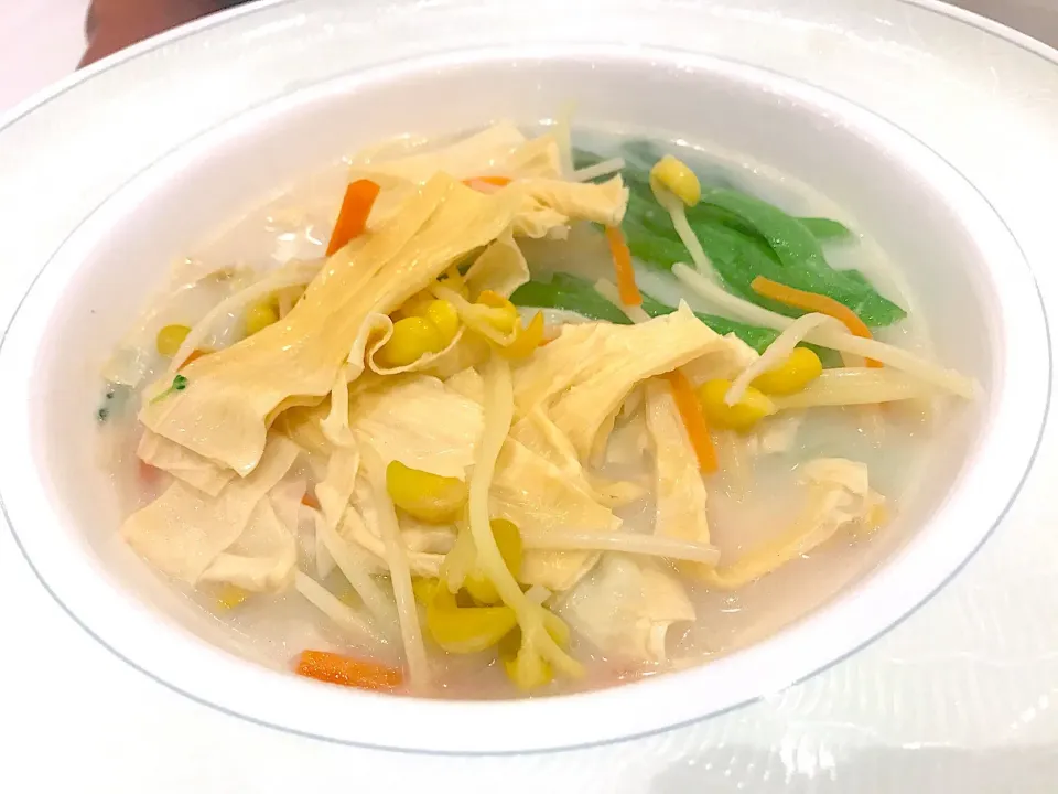 Poached vegetables with bean curd sheet in soy bean soup|Sky Blueさん