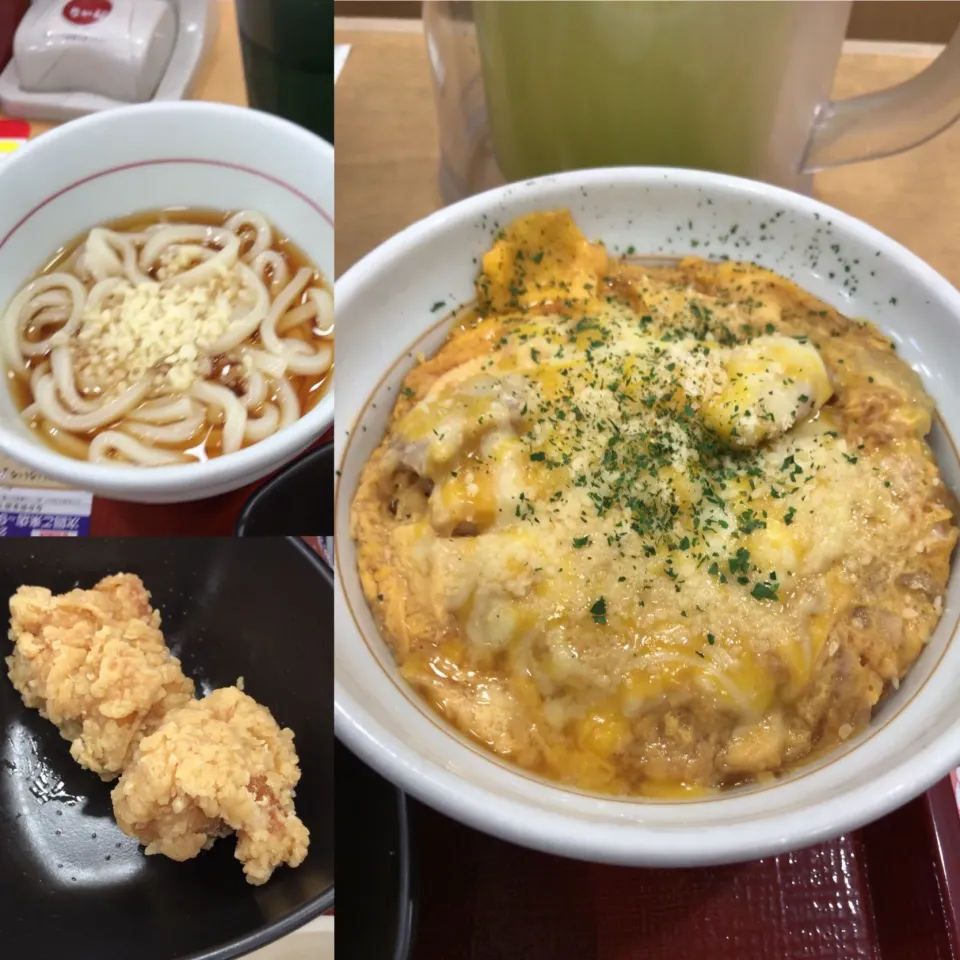 4種チーズ🧀の親子丼
冷やし小うどん  から揚げ二個|るみおんさん