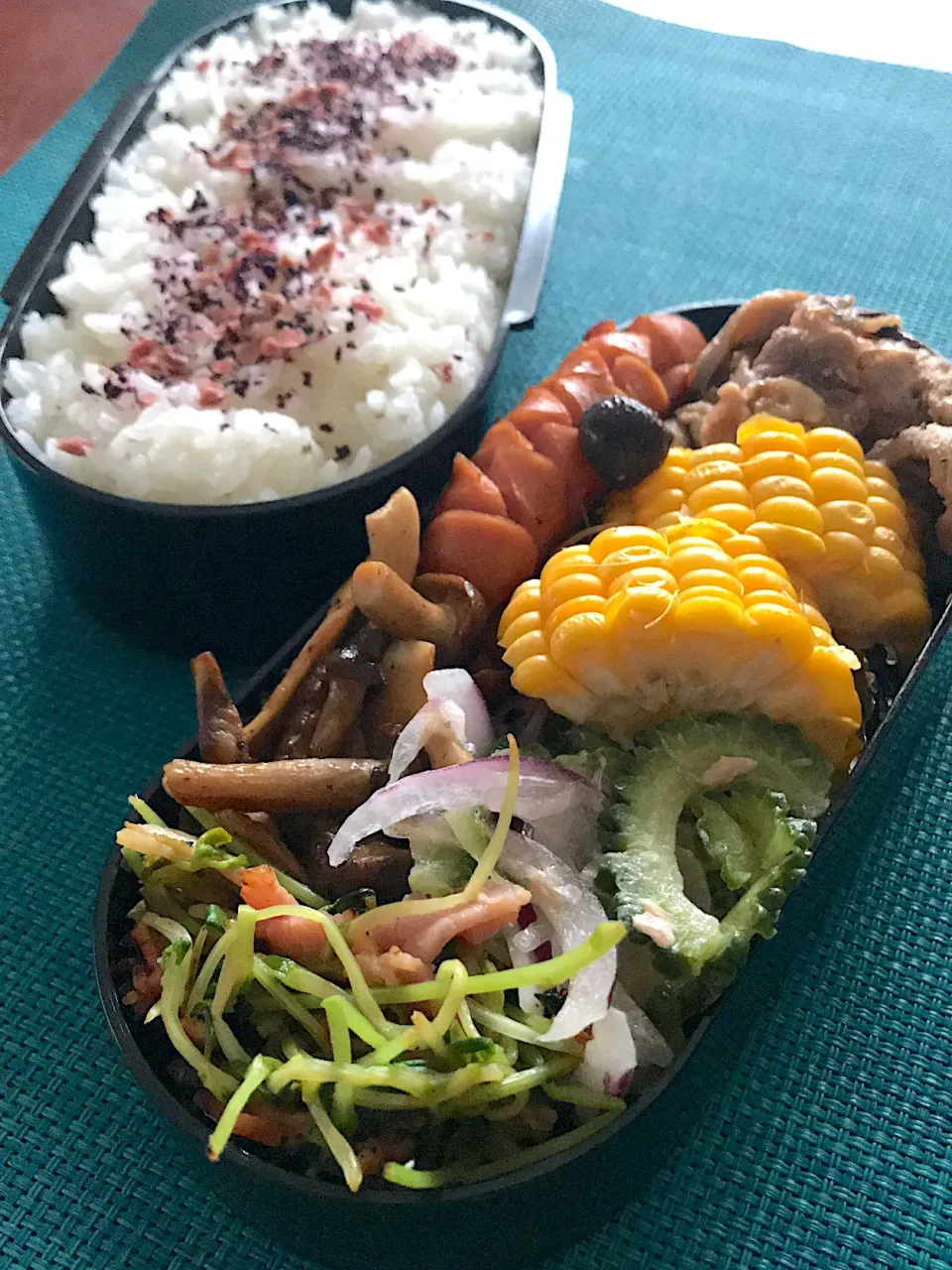 Snapdishの料理写真:今日のお弁当🍱

豚肉のオイスター炒め

ムシムシした一日になりそう
雨具を持って行くのを
忘れないようにしてね

今日も気をつけて
いってらっしゃい👋😊|mokoさん