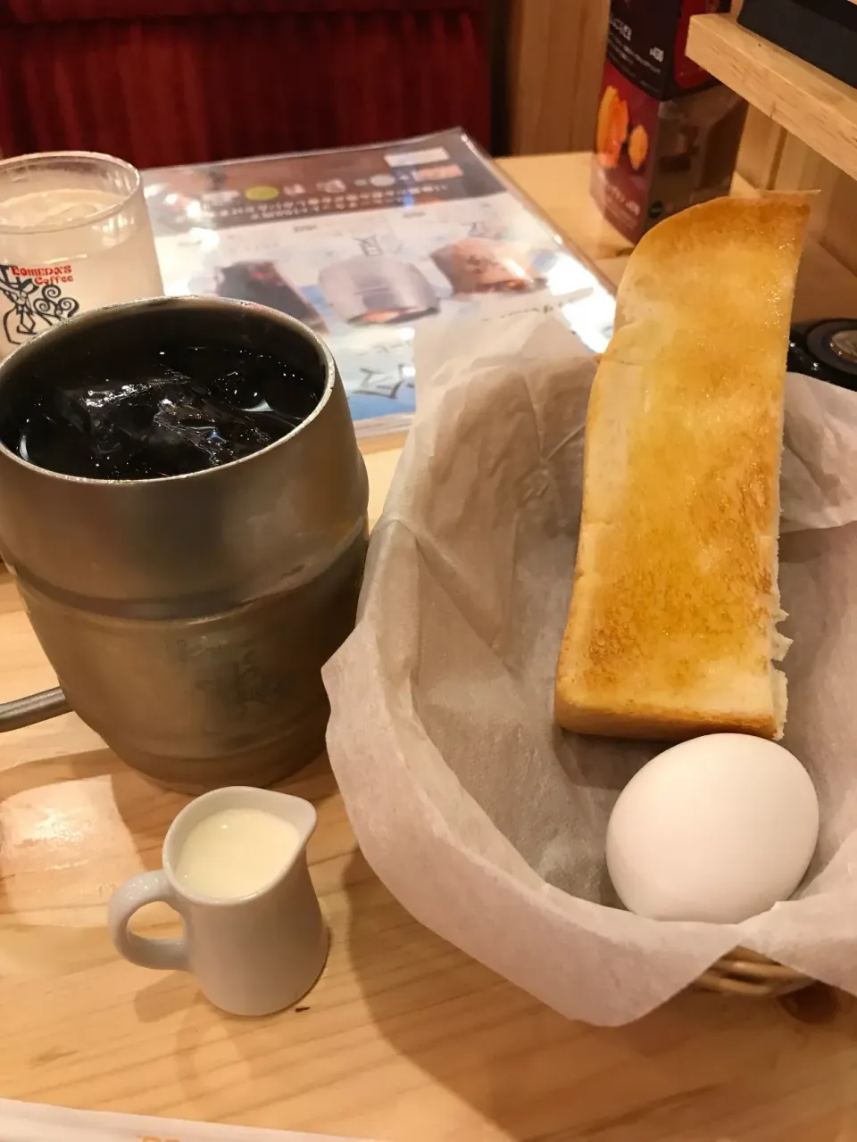 たっぷりアイスコーヒーとトースト|手品先輩さん