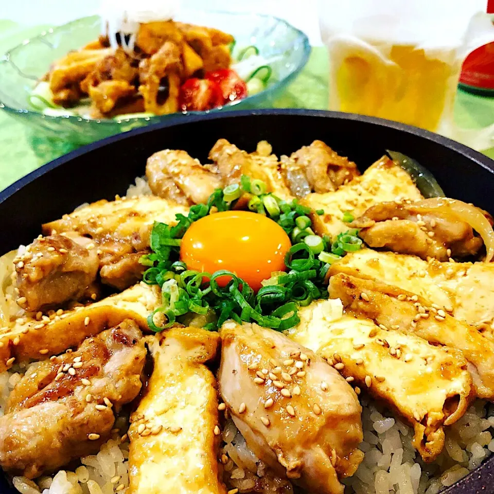 厚揚げでかさ増し✨鶏肉のテリ玉丼🍚|ハマちゃんさん