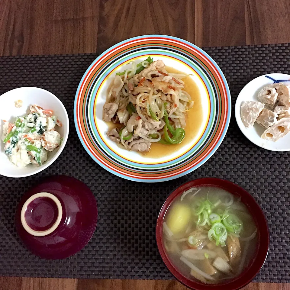 8月28日のお夕飯 ＊豚肉もやしのにんにく炒め ＊小松菜の白和え（味噌仕立て） ＊蓮根のクリームチーズ和え ＊味噌汁（ごぼう じゃが芋 人参 揚げ）|Ayako Koizumiさん