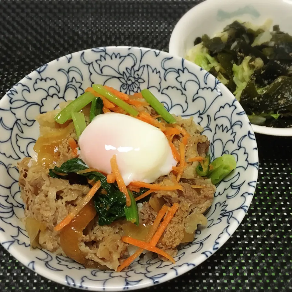 牛丼・キャベツとワカメの酢の物|美也子さん