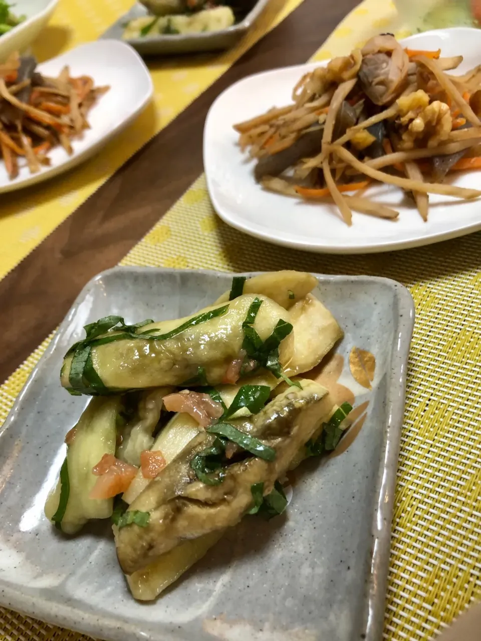 蒸し茄子の梅肉和え・クルミとあさり入りのきんぴら牛蒡|きょろくりんさん