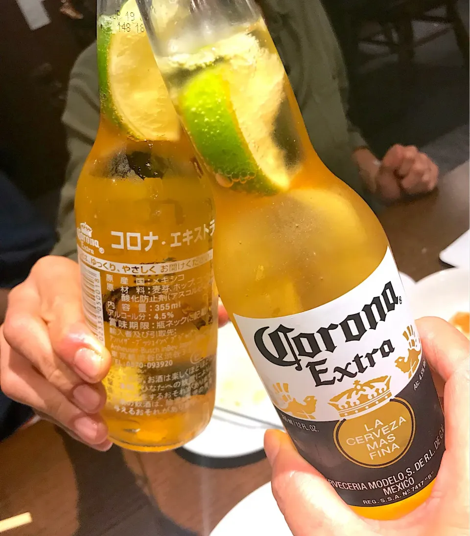 大好きなコロナ エキストラ でカンパーイ🍺|シュトママさん