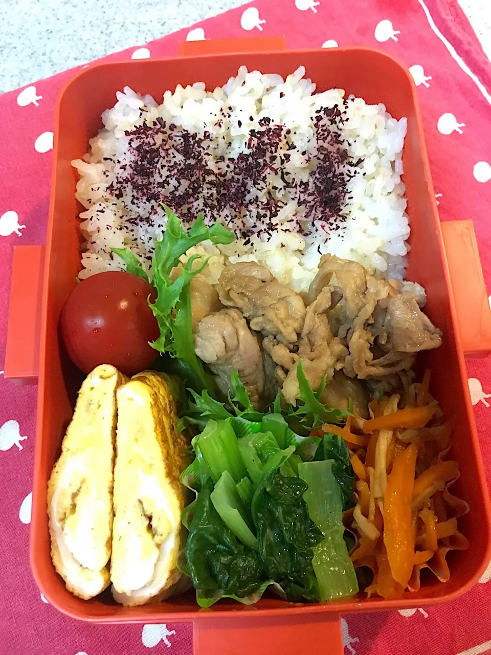 ♫8/29今日のお弁当♫〜豚の甘辛煮、人参とえのきの味噌炒め、小松菜胡麻和え、だし巻き卵、プチトマト〜|Satokoさん