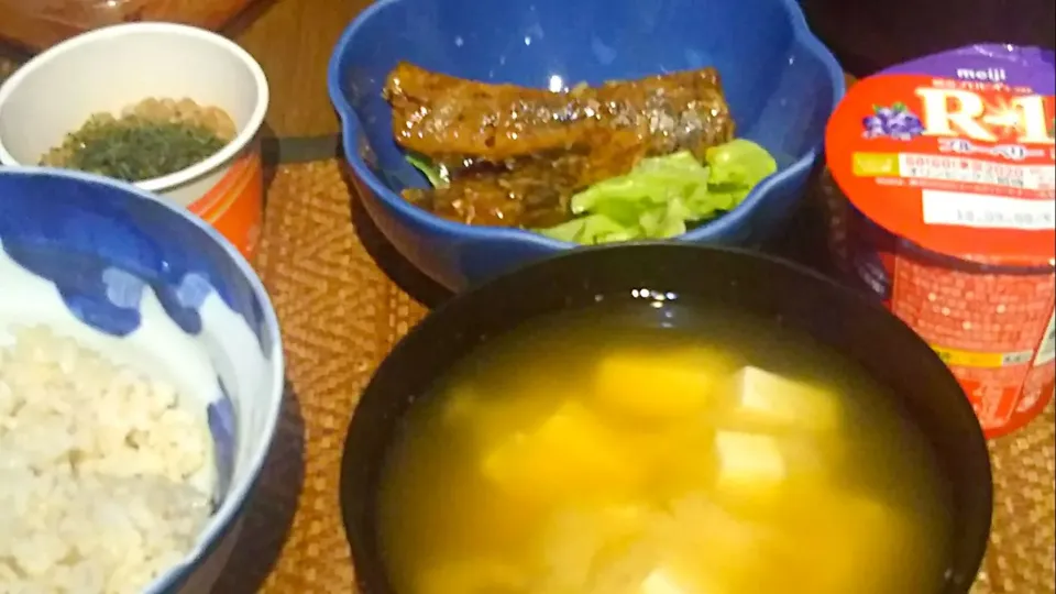 秋刀魚の蒲焼き＆納豆＆豆腐の味噌汁|まぐろさん