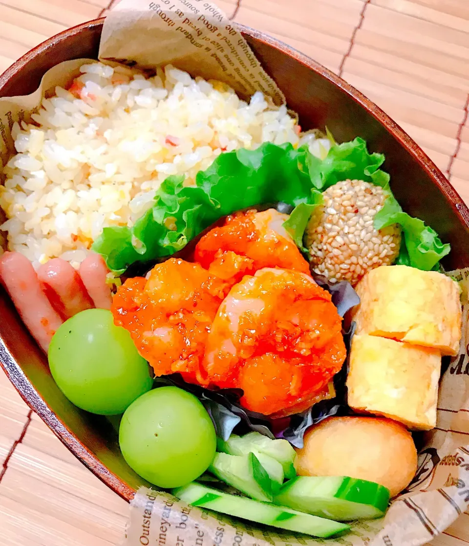 Snapdishの料理写真:JK妹の海老チリと炒飯弁当
#エビチリ#海老チリ#チャーハン#炒飯|mamacatさん