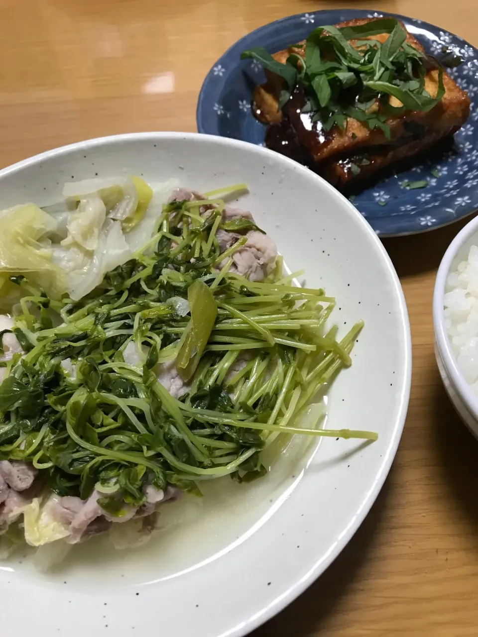 Snapdishの料理写真:白菜と豚肉の蒸し煮&厚揚げのしそチーズはさみ焼き|sinさん