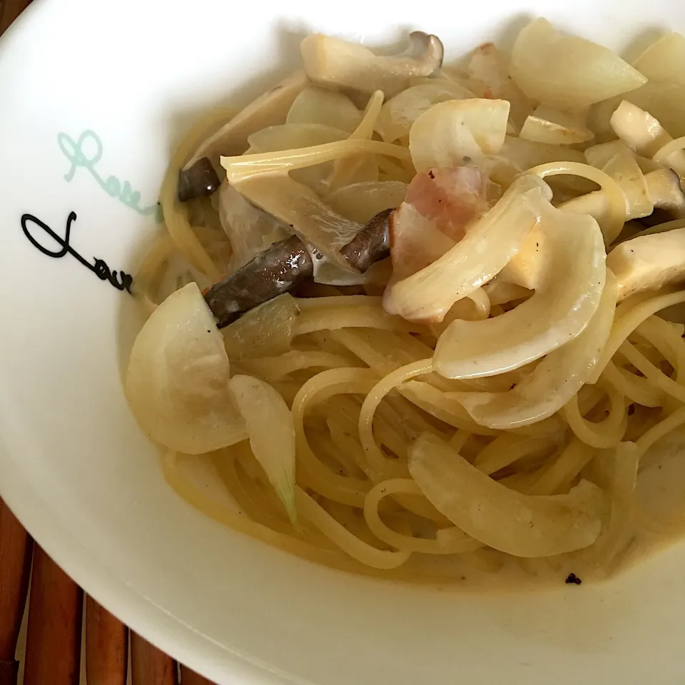 きょうのお昼ごはん#玉ねぎとエリンギ、ベーコンのクリームパスタ|chachaさん