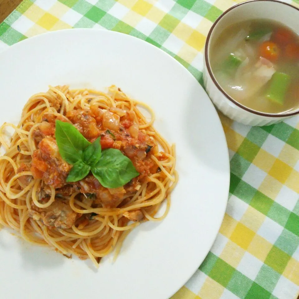 家庭菜園のトマトとバジルでさばの水煮缶パスタ|makikoさん