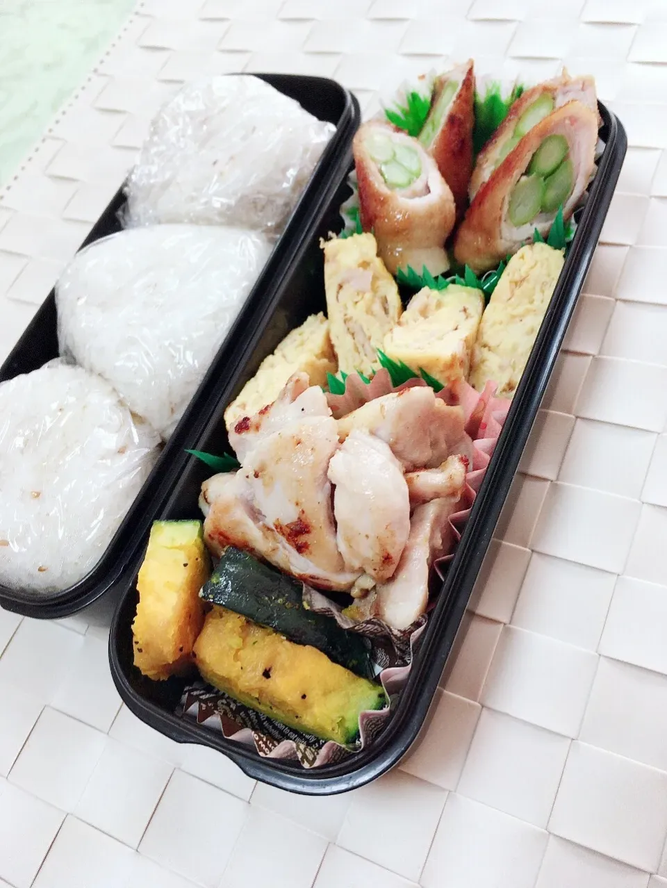 Snapdishの料理写真:息子のお弁当 アスパラの豚肉巻き 鳥モモのレモン塩マヨ漬け焼き ハムチーズ入り卵焼き かぼちゃのオリーブオイル焼き 肉そぼろ入りおにぎり|keitakumamaさん