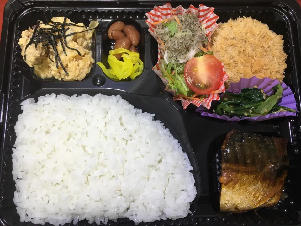 Snapdishの料理写真:鯖の味噌煮 日替わり宅配弁当 豊川市豊橋市一部エリア配達|Naokazu Kuritaさん