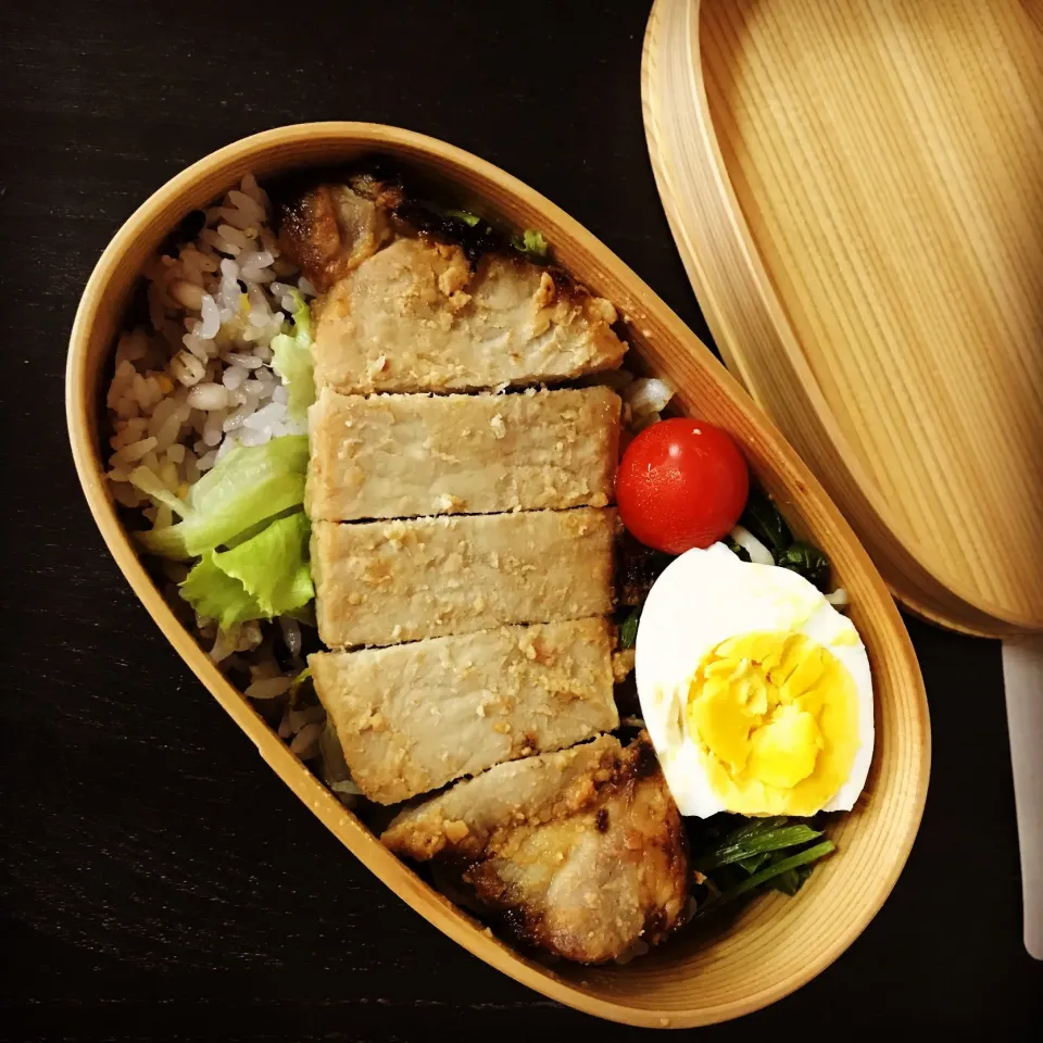 Snapdishの料理写真:#曲げわっぱ弁当  #曲げわっぱ  #和食弁当 #豚肉味噌漬け|いちごさん