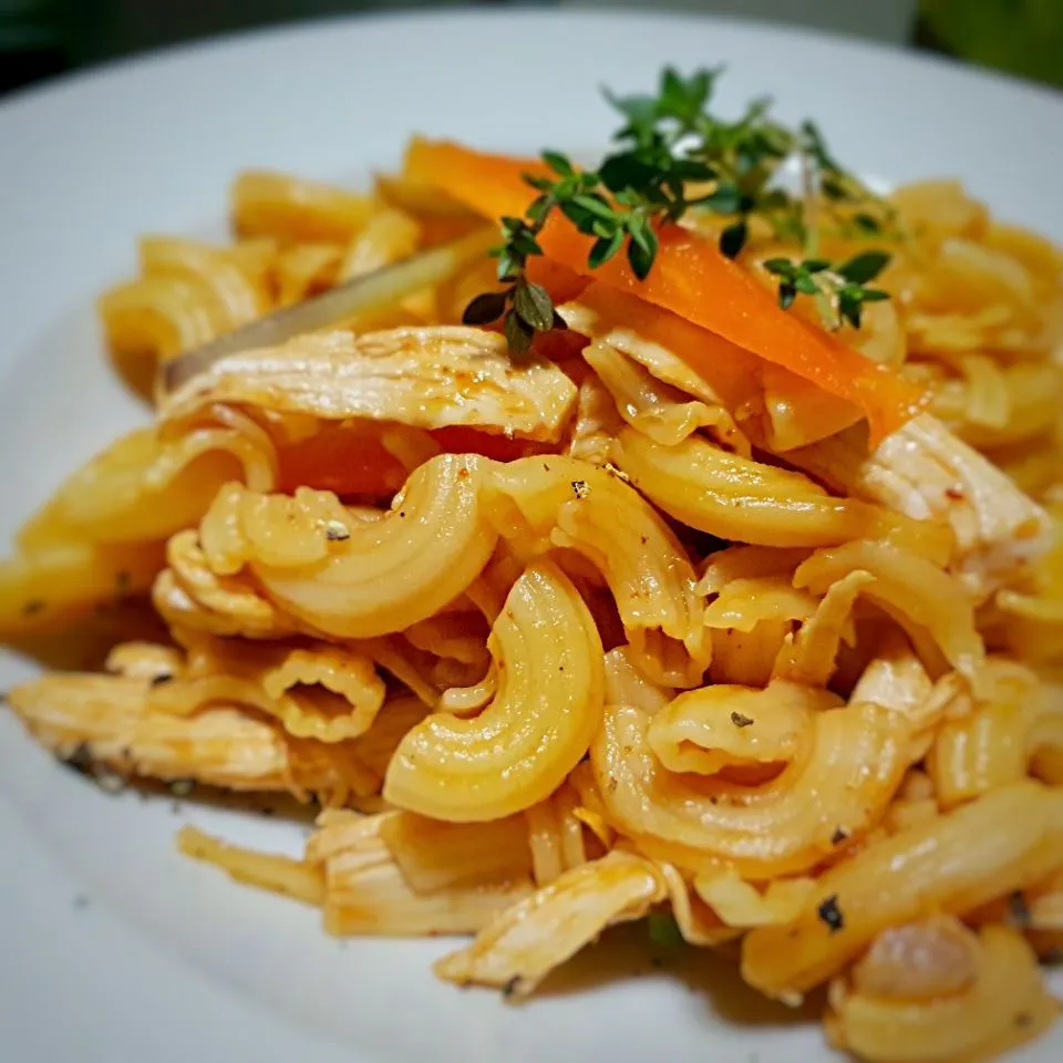 Phad Butter Chicken Macaroni|Chua Jeanさん