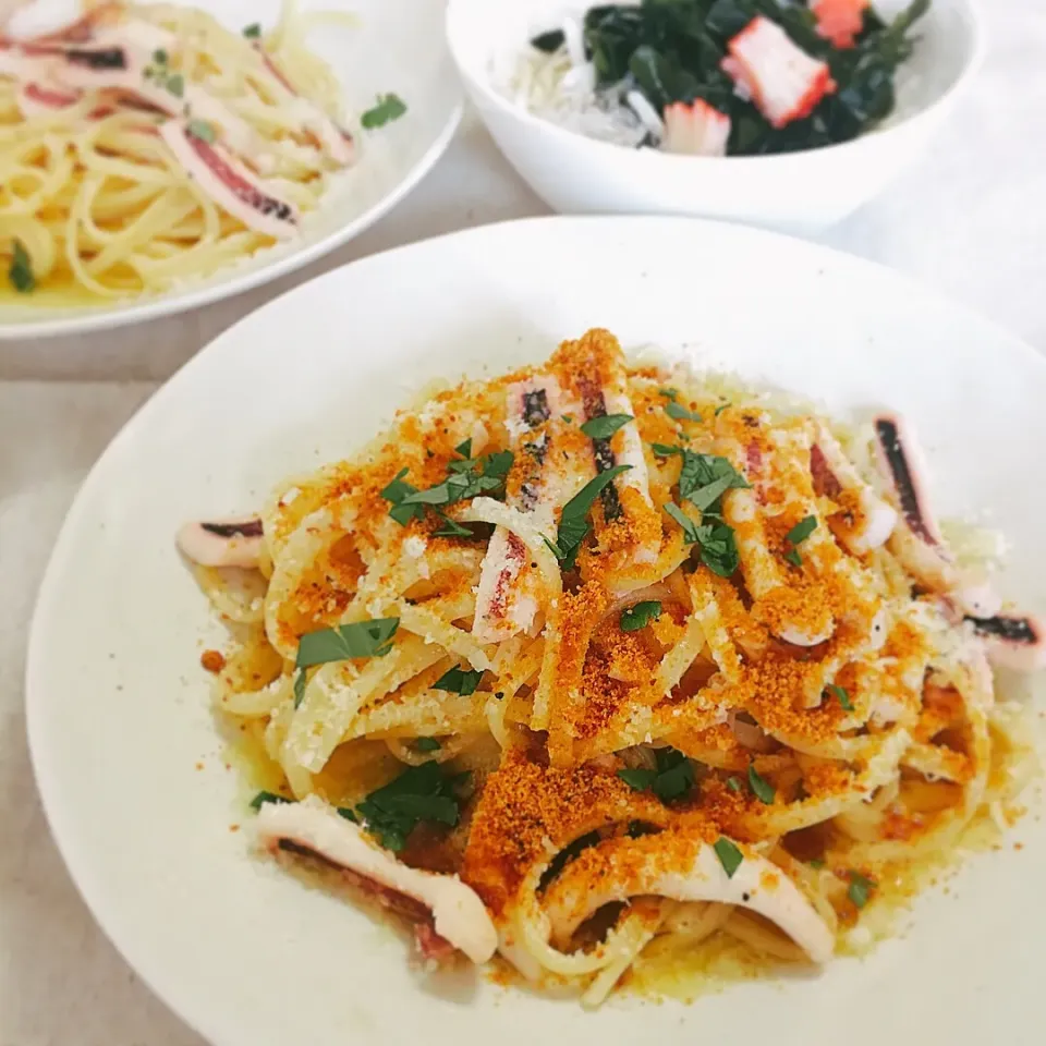 イカとボッタルガ、パルミジャーノの#フェットチーネ  #パルミジャーノレッジャーノ #ボッタルガ #パスタ|momo31omomさん