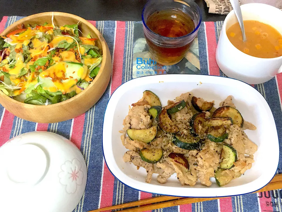 ズッキーニと豚バラのマヨ醤油炒め
ミックスサラダ🥗
ブイヤーベーススープ トマト仕立て🍅(クノールカップスープ)
からだすこやか茶|yumyum😋さん