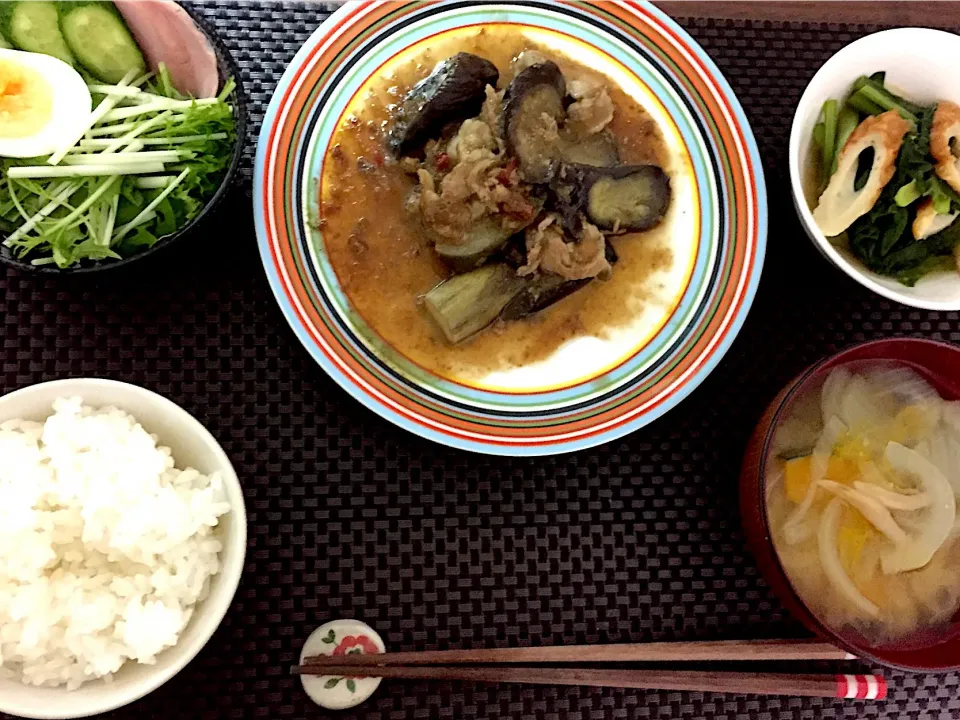 8月30日の夕飯 ＊豚肉とナスのみぞれ炒め ＊小松菜とちくわの煮浸し ＊水菜サラダ ＊味噌汁（かぼちゃ 玉ねぎ しめじ）|Ayako Koizumiさん