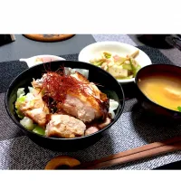 Snapdishの料理写真:鶏の照焼丼|なつめし🐈さん