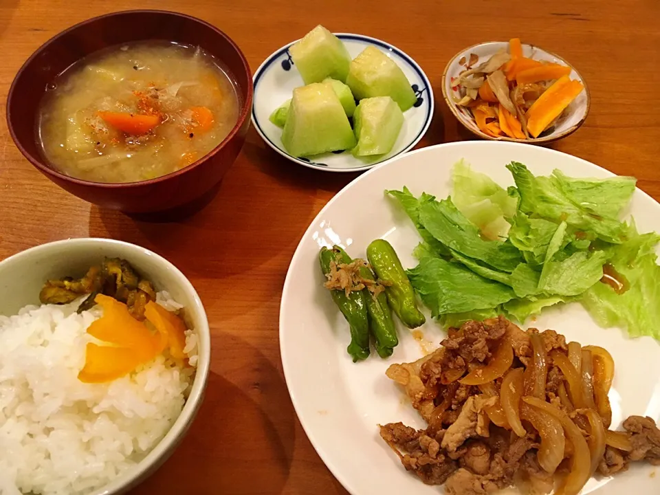 18/08/30 夕飯♪ 豚生姜焼き ししとう甘辛煮 人参と舞茸のきんぴら 豚汁 メロン|ikukoさん