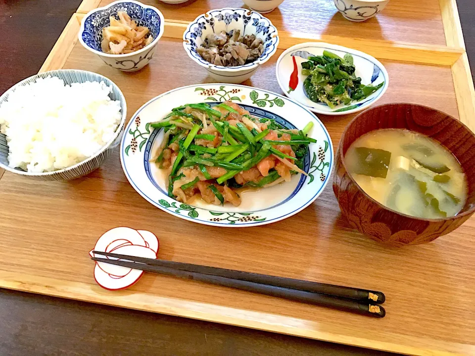 ニラトリ（ニラレバ風）
レンコンの塩きんぴら
舞茸のバター炒め
つるむらさきの胡麻味噌和え
お味噌汁|NAKATAさん