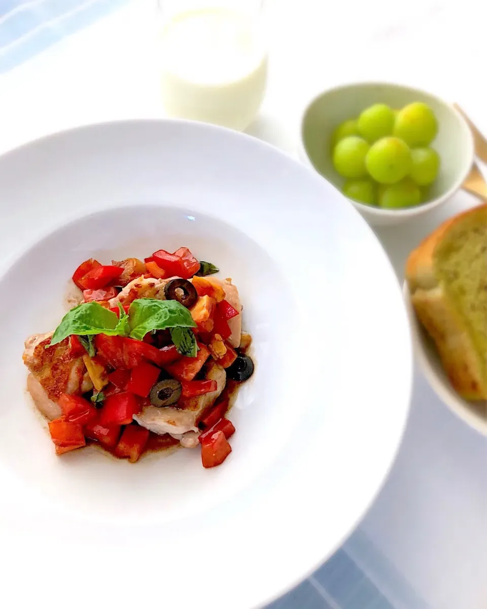 チキンソテーのトマトマリネ添え🍅🐔|あしゃぱんさん