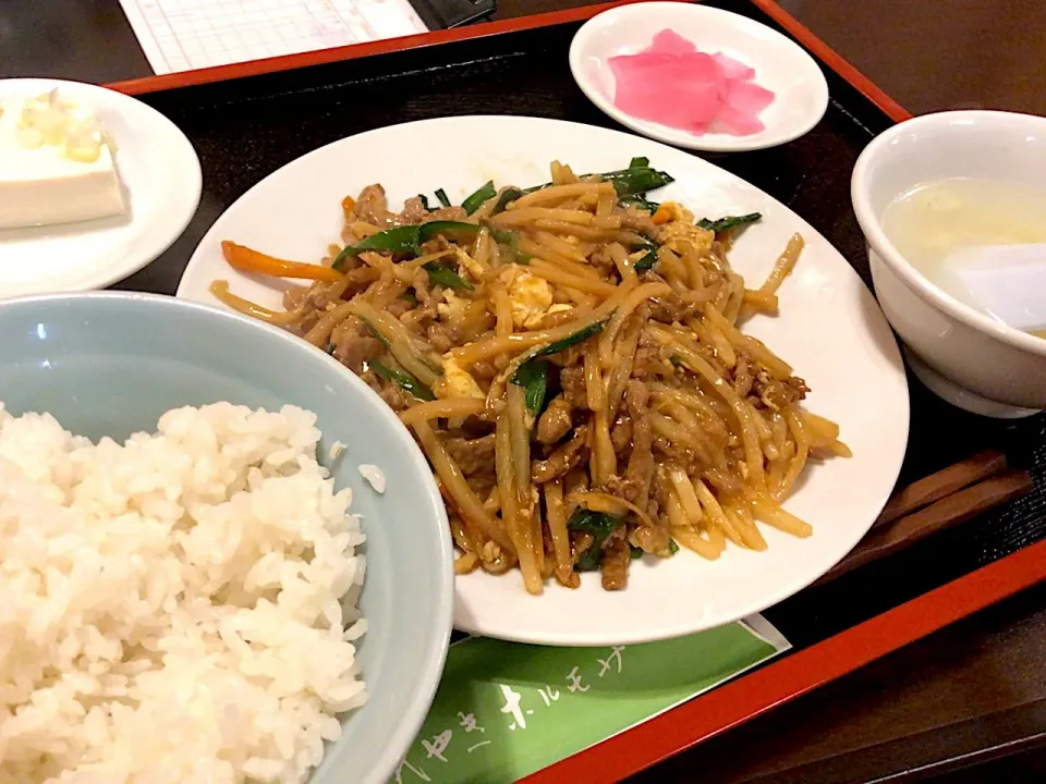 【日替】細切豚肉と卵の醤油炒めを頂きました。|momongatomoさん