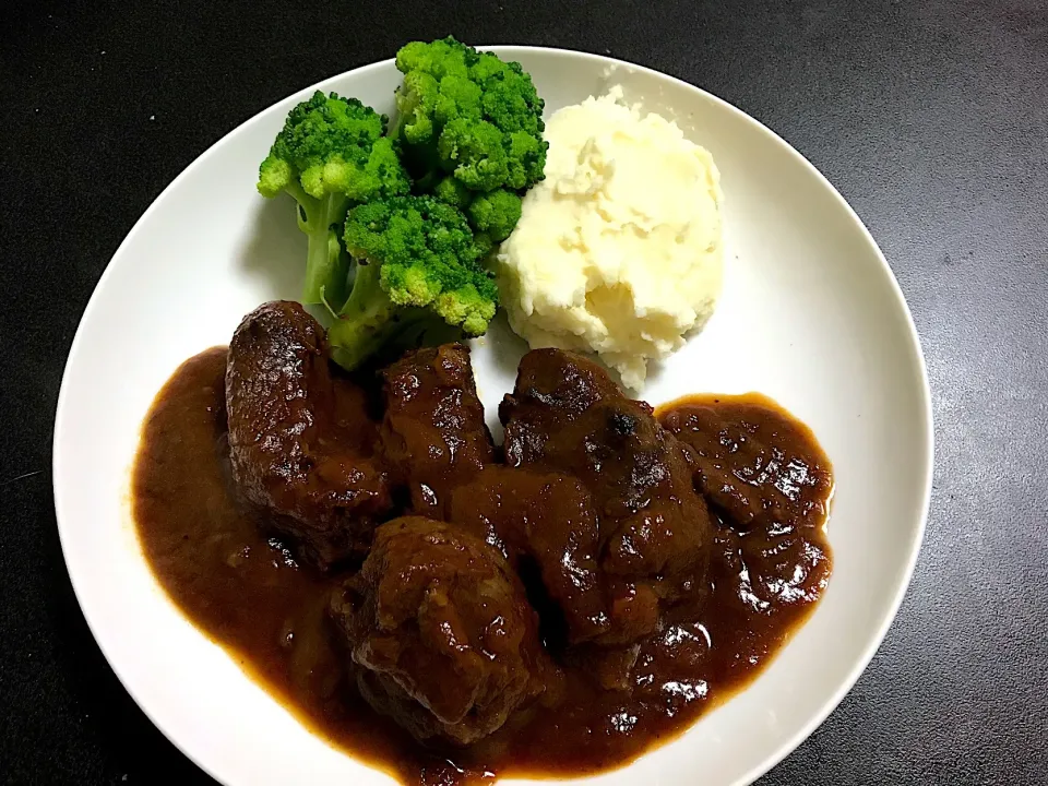 鹿スネ肉のシチュー~洋わさび風味のマッシュポテトを添えて|かざみんさん