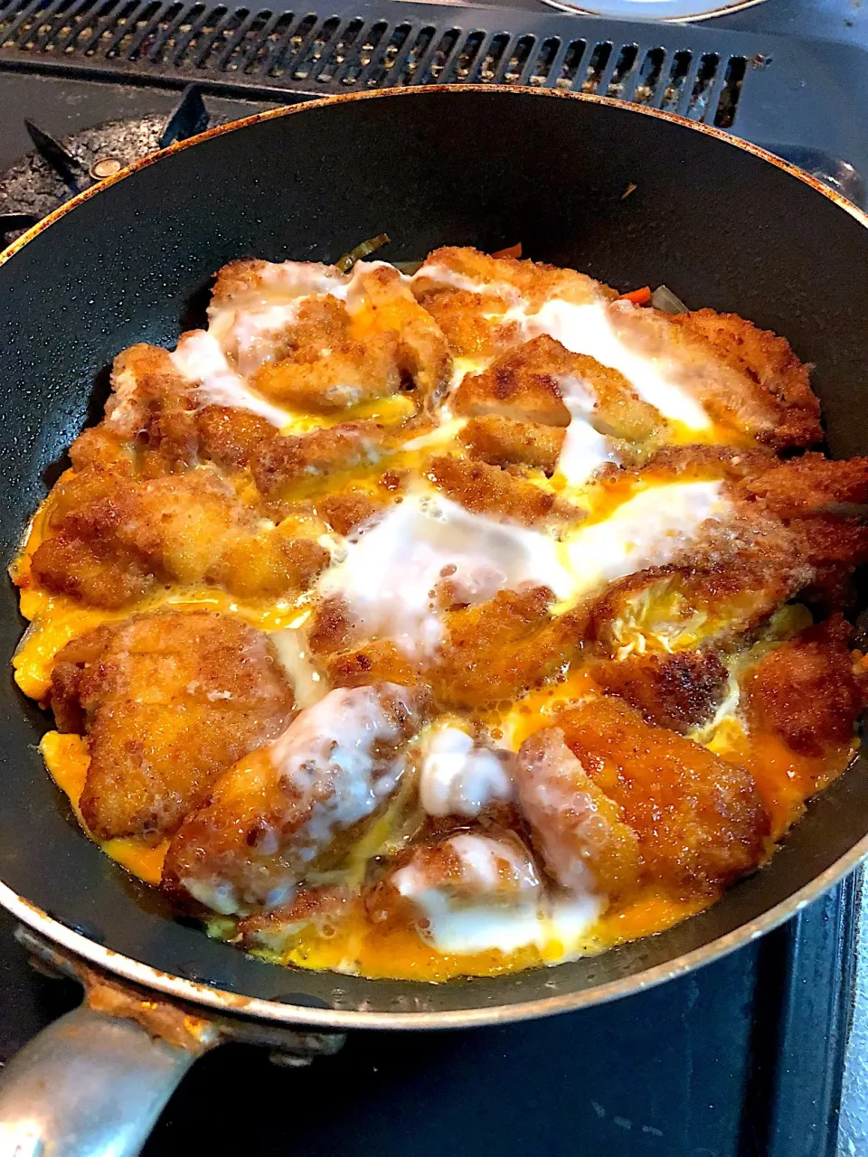 鳥かつ丼(まだ乗せてないけど)|たびもかさん