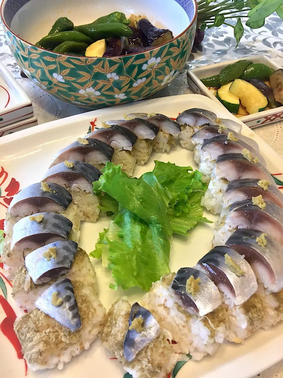 Snapdishの料理写真:さば寿司 作って  夏野菜の揚げ浸しを添えて、お昼ご飯〜〜🤗❗️|paaruさん