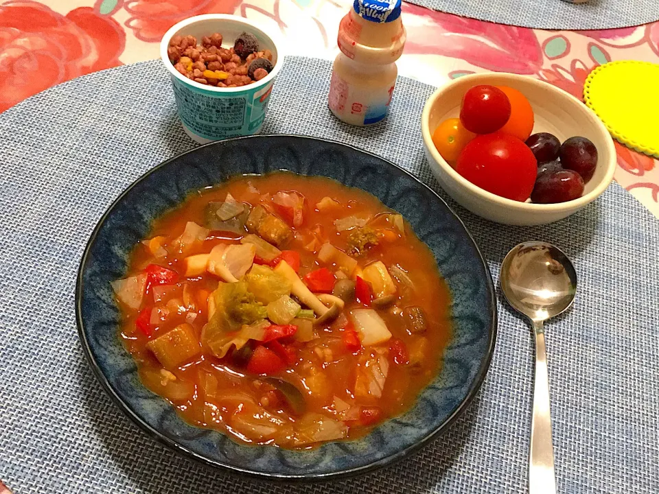 トマト野菜スープ、果物、フルーツトマト🍅
ヨーグルト|kumi♡さん