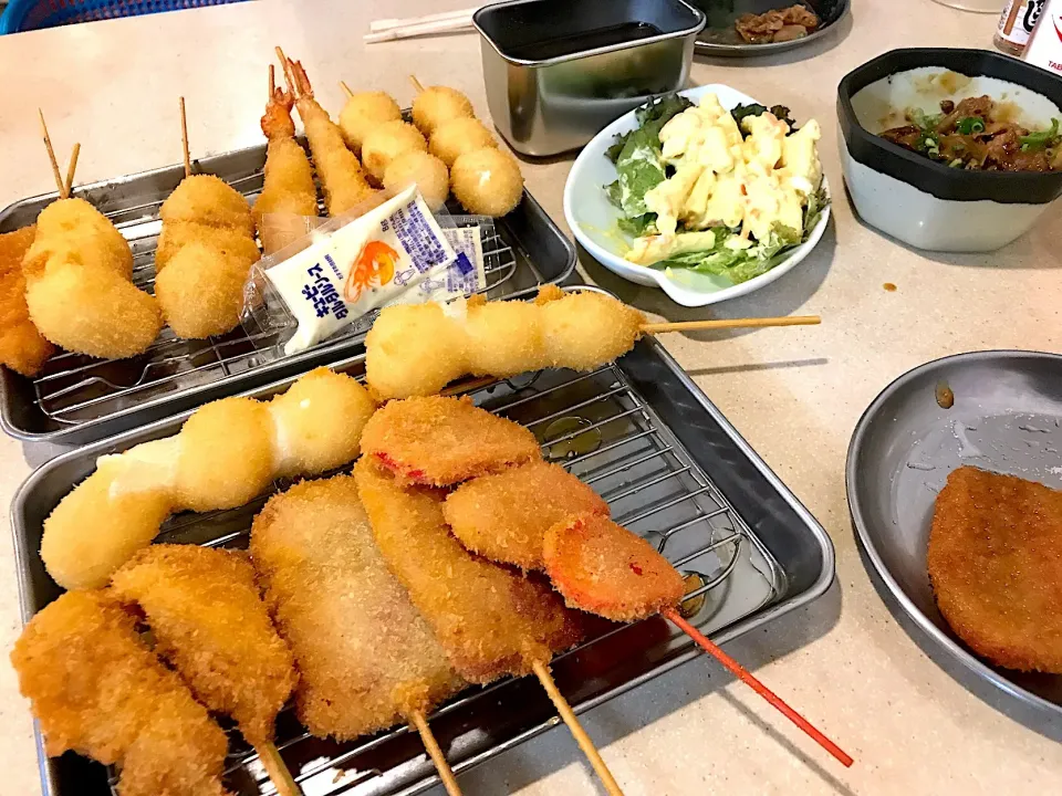 串カツ 牛すじ煮 マカロニサラダ|マハロ菊池さん