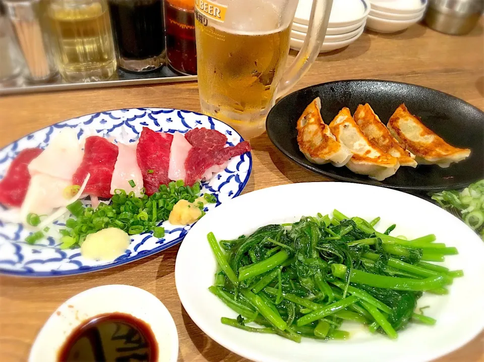 高円寺で一人飲み   焼き餃子・空芯菜炒め・馬刺し|リフルシャッフルさん