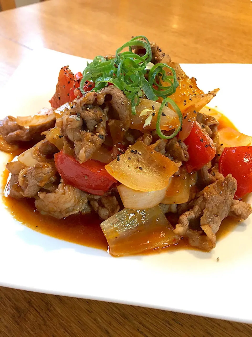 牛肉とトマトの炒め物🍅|まつださんさん