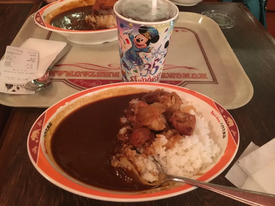 Snapdishの料理写真:ディズニーランドで昼飯はハングリーベアレストランでカレー堪能🍛|フージさん