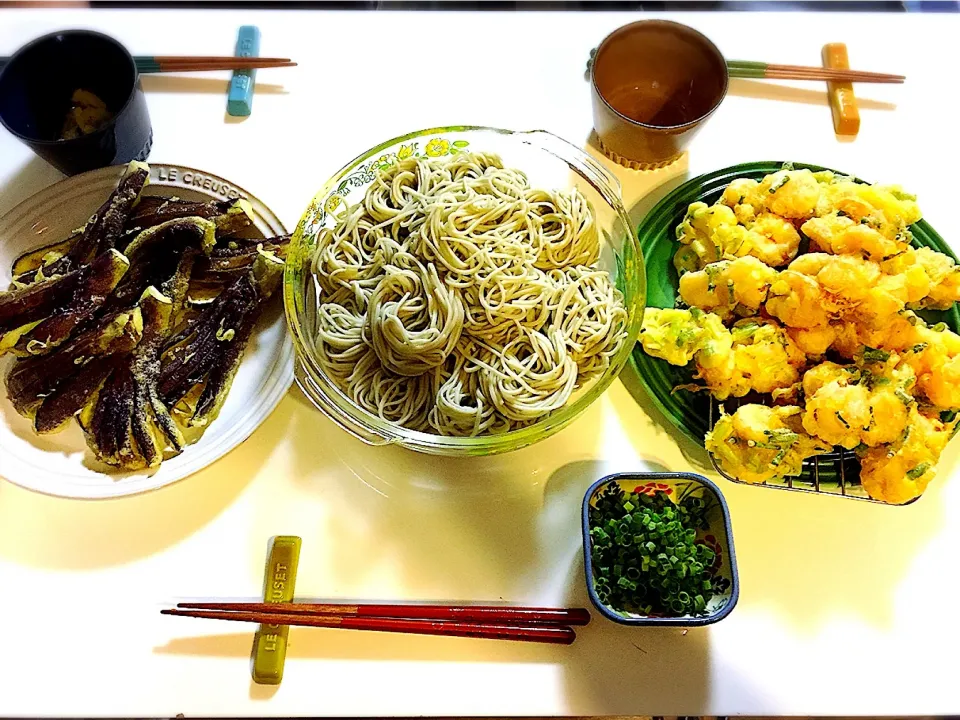 茶蕎麦と茄子の天ぷら🍆とかき揚げ🦐|nokorinさん