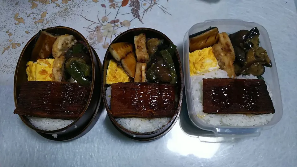 Snapdishの料理写真:今日のお弁当🍱

ナスとピーマンの味噌炒め
蓮根の挟み揚げ
鯖の文化干し焼き
卵焼き
うな二郎|ボスママさん