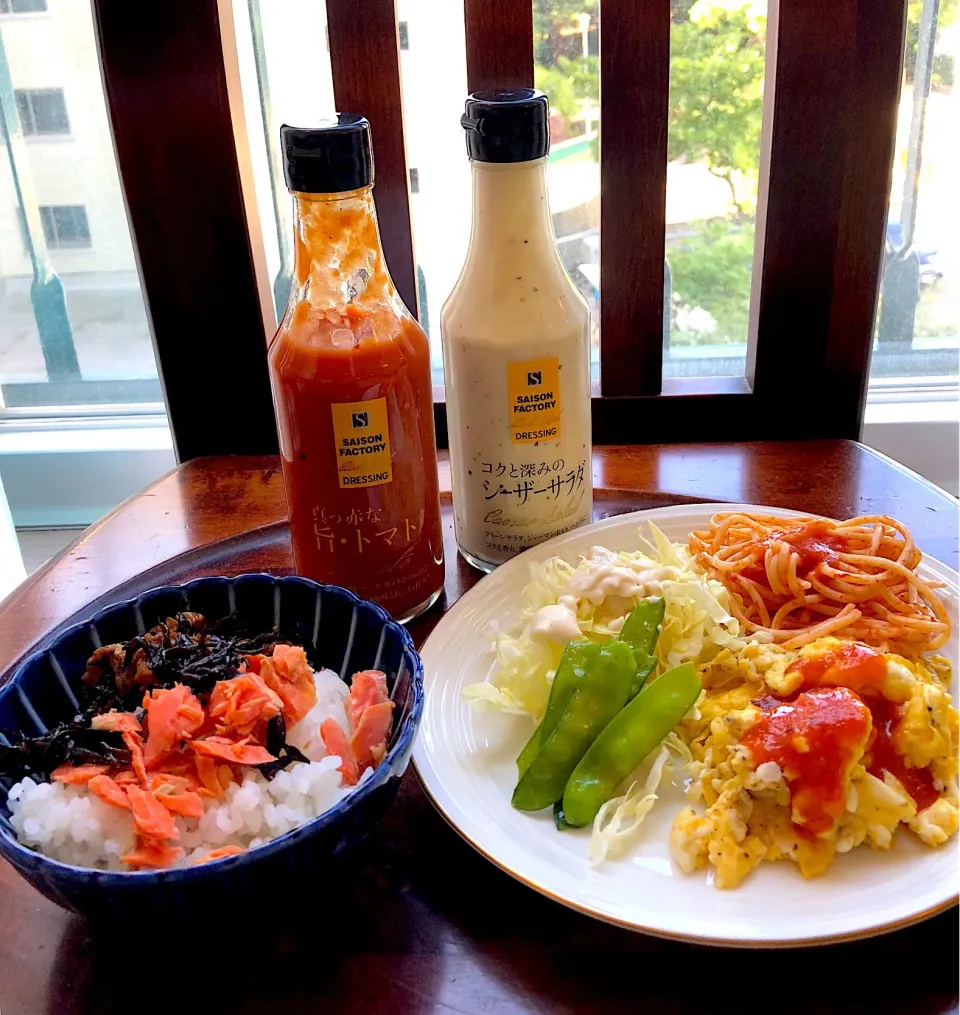 朝ごはん🥣🥞オムレツ🍳キャベツと絹さやサラダ🥗ナポリタン🍝オムレツソースはセゾンファクトリーのトマトドレッシング使用🍅キャベツサラダは、セゾンファクトリーのシーザードレッシング使用。 #セゾンファクトリー  #セゾンファクトリー トマトドレッシング#セゾンファクトリーシーザードレッシング #朝ごはん  #オムレツ  #|Yukie  Toriseさん