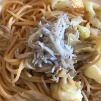 Snapdishの料理写真:しらすとキャベツのパスタ|mauibananaさん