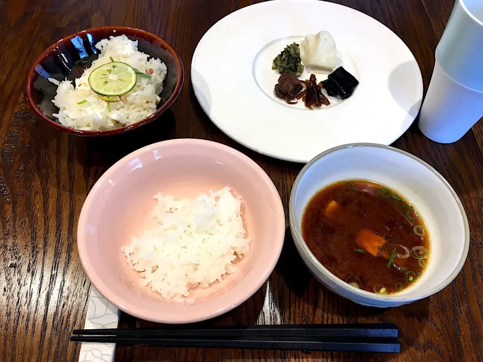 銀峯陶器の土鍋 亶（せん）で炊飯
白米と鯛めし|mikoさん