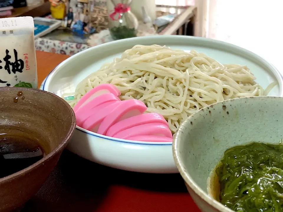 更科そば   ネギがないのでかまぼこでゴマかすの巻|ひろゆきさん