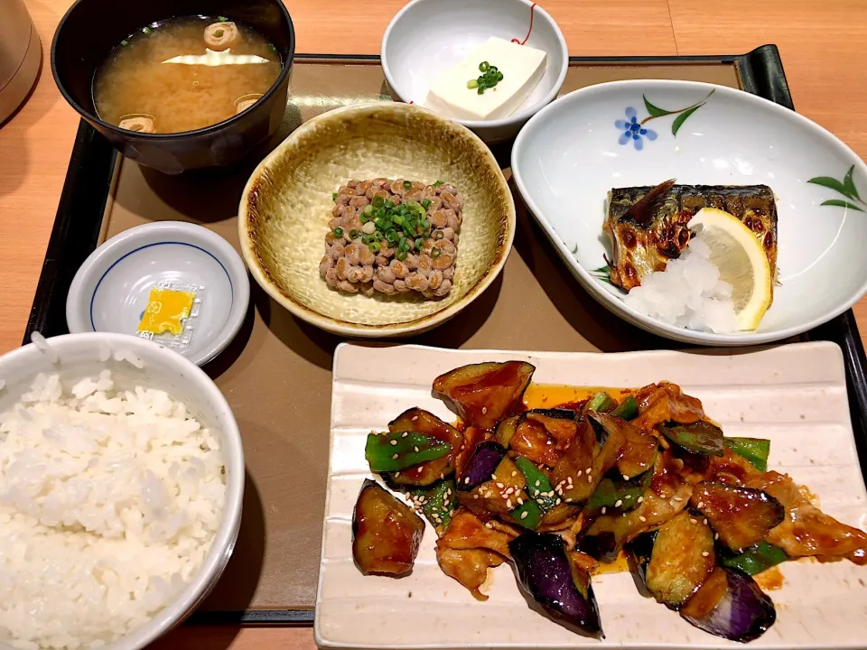 なす味噌と焼魚の定食 プラス 納豆|T. Wonderさん