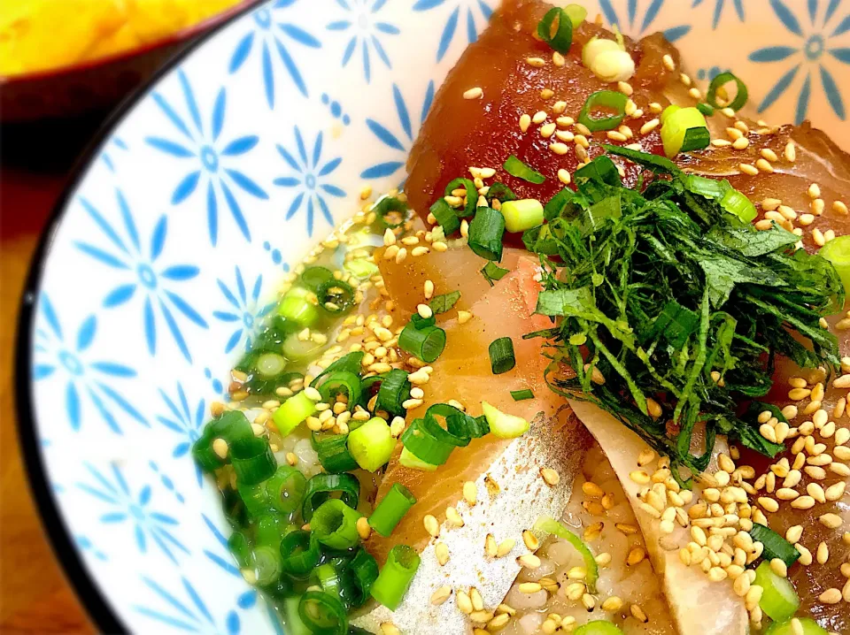 昨夜の漬け丼の残りで…🐟出汁茶漬け😋|ちまさん