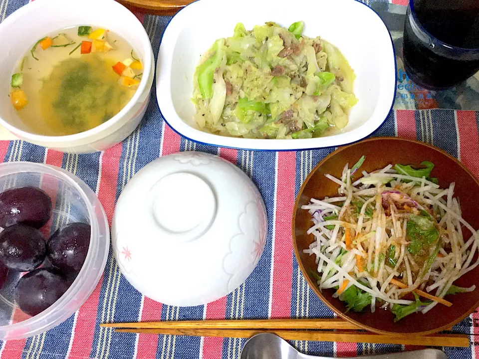 アンチョビキャベツ
ディルスープ
大根サラダ🥗
大峰🍇|yumyum😋さん