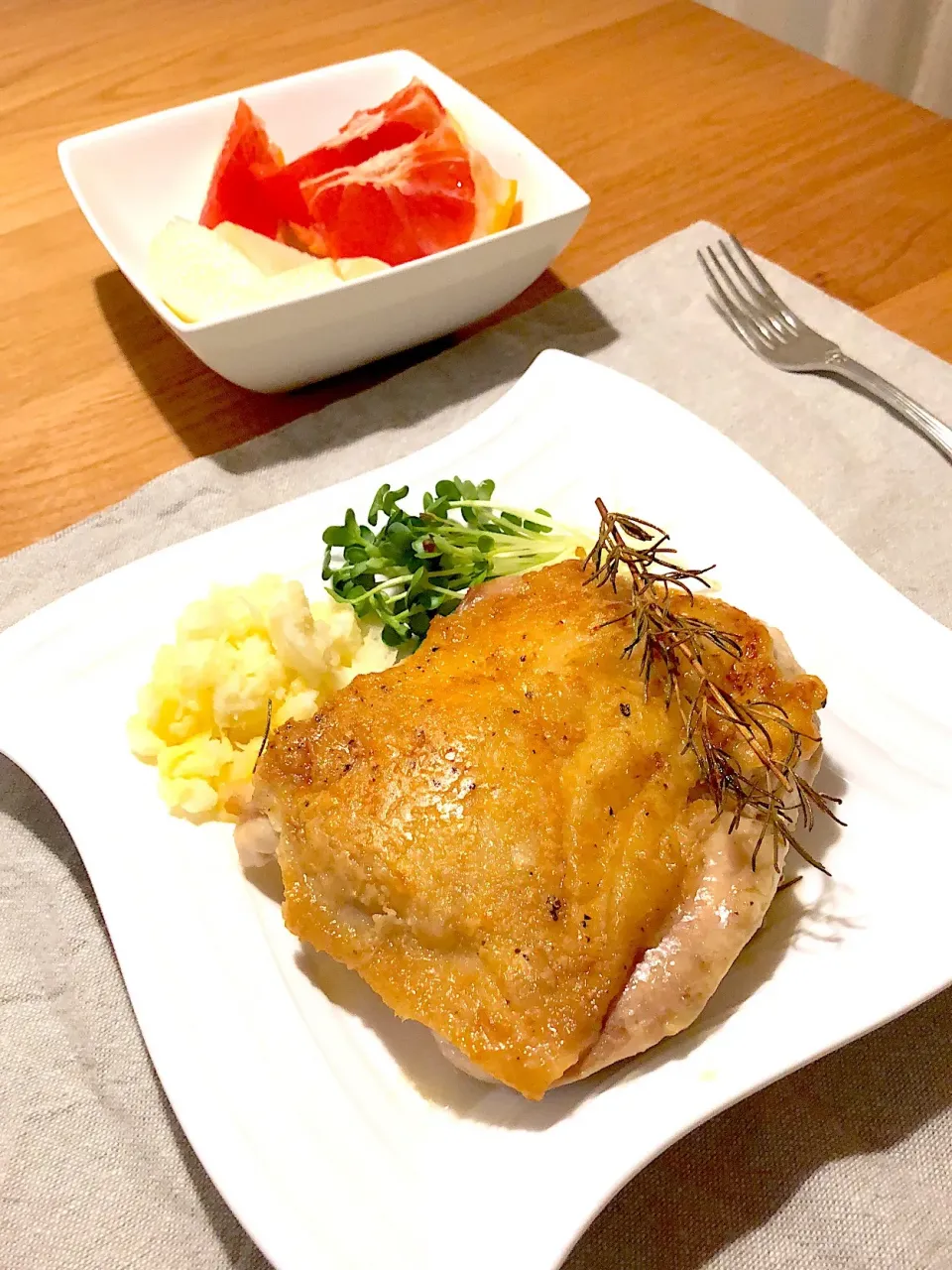 Snapdishの料理写真:鳥もも肉ローズマリーソテー|harukaさん