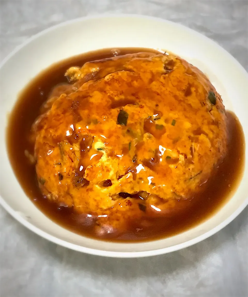 今夜は、カニ缶を使った天津飯です🎵
黒酢あんをたっぷりかけて頂きます😋👍|ギムレットさん