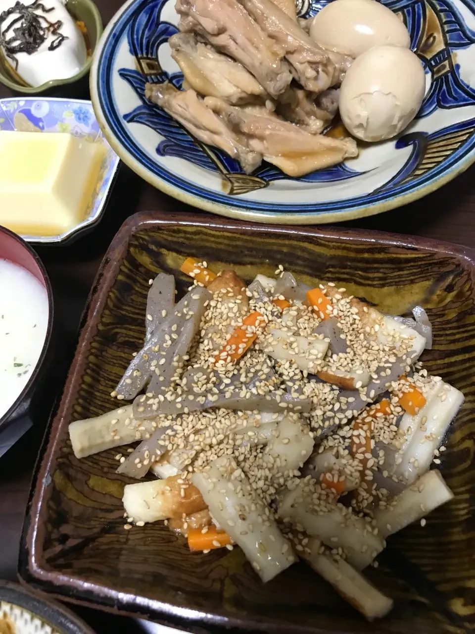 9月2日晩ご飯。手羽中とたまご煮込み、ちくわのきんぴら、たまご豆腐、スープ。作り置きレンチンで帰って10分でご飯！|あやさん