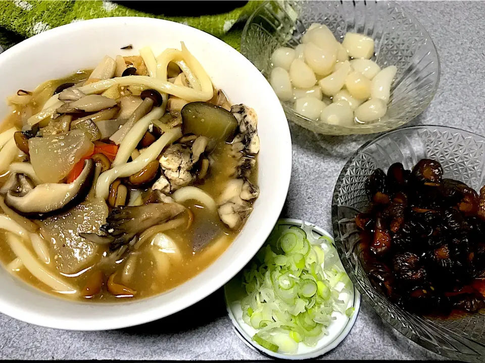 多種キノコ野菜たっぷり味噌煮込みうどん、Qちゃん、らっきょ|ms903さん