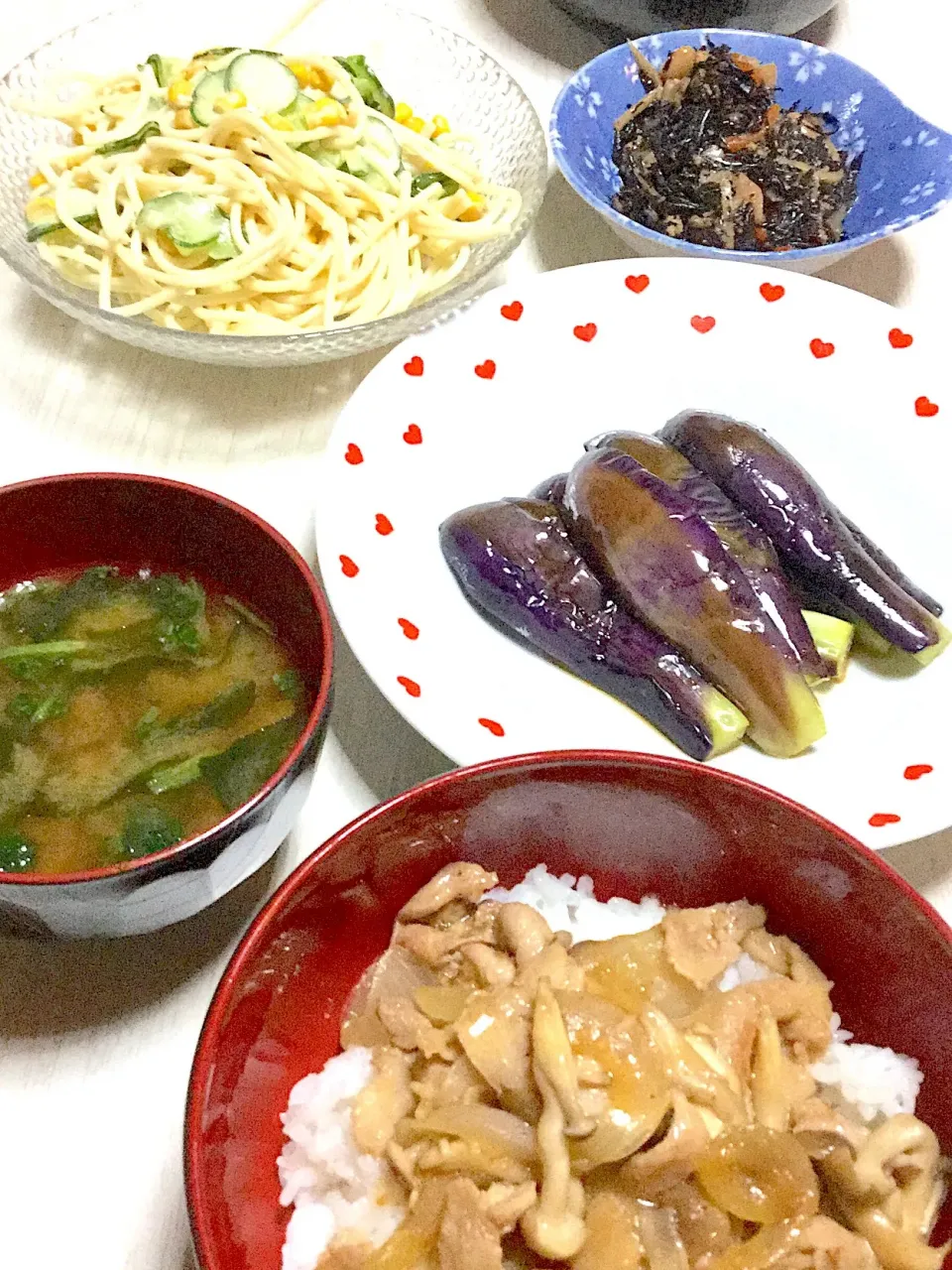 しょうが焼き丼、素焼きなすのポン酢かけ、ほうれん草のお味噌汁、ひじきの煮物、パスタサラダ|Ayaさん